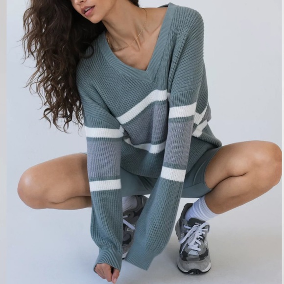 TNA Aritzia Oversized Beacon Knitted Sweater - Picture 4 of 8